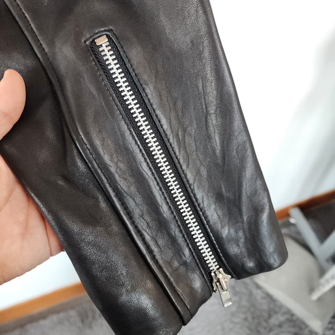 럭키슈에뜨 블랙 가죽 라이더 자켓 상품이미지4