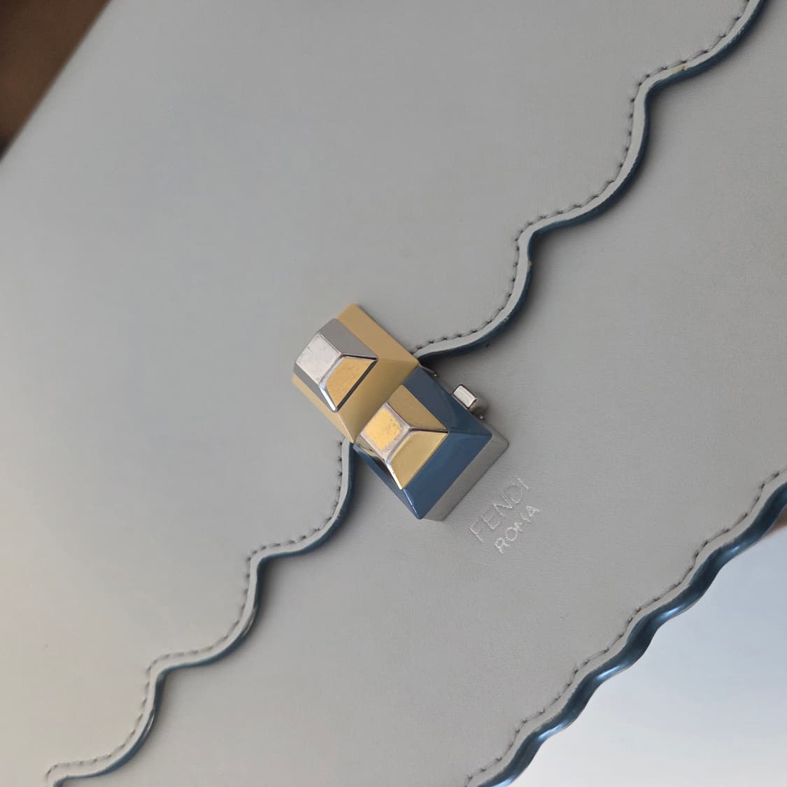 FENDI 펜디 정품 칸아이 캔아이 은장 체인 미듐 숄더백 크로스 토트백 상품이미지6