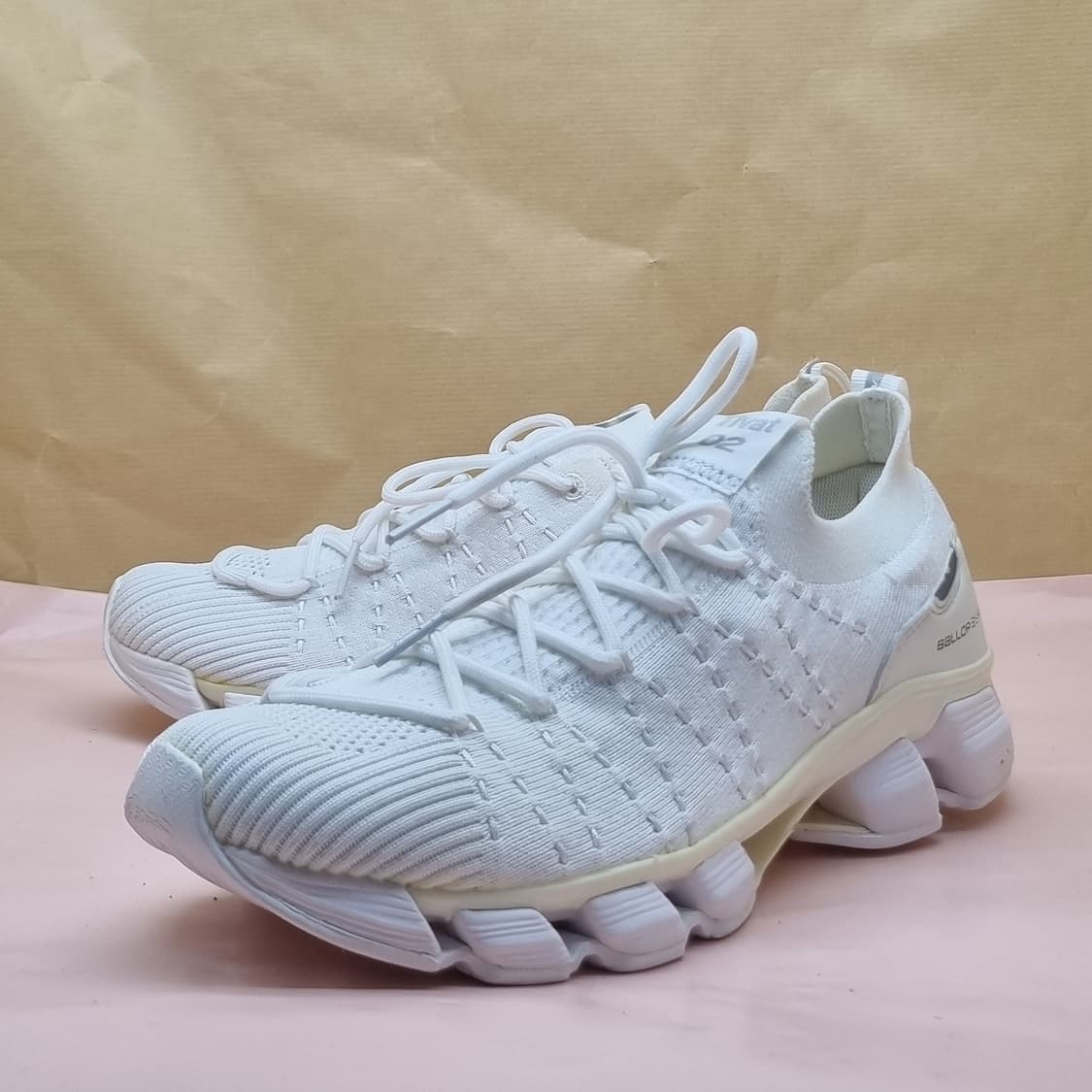 벨럽 티밥트 런닝화 255-260 상품이미지1