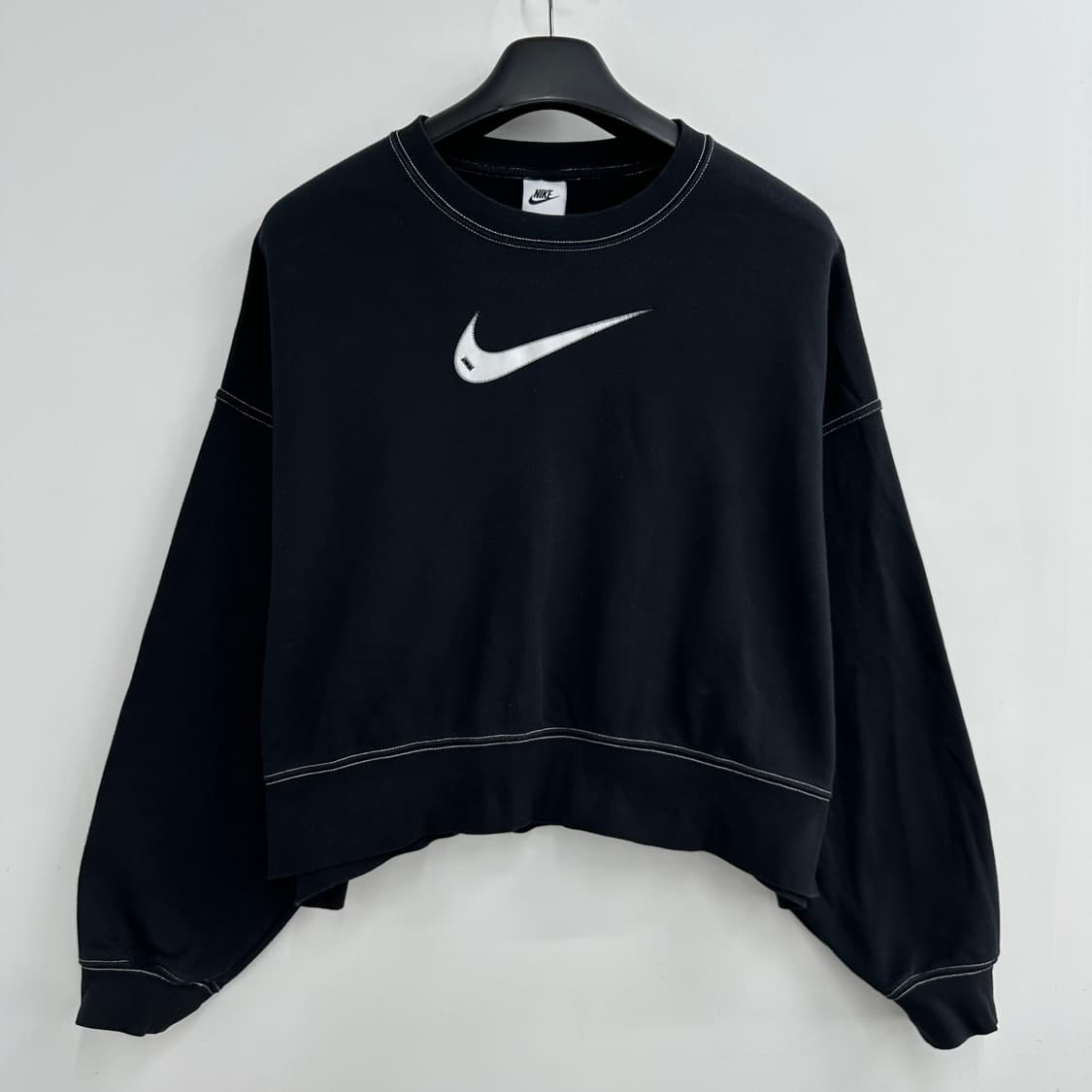 105 나이키 스티치 여자 루즈핏 크롭 맨투맨 상품이미지1