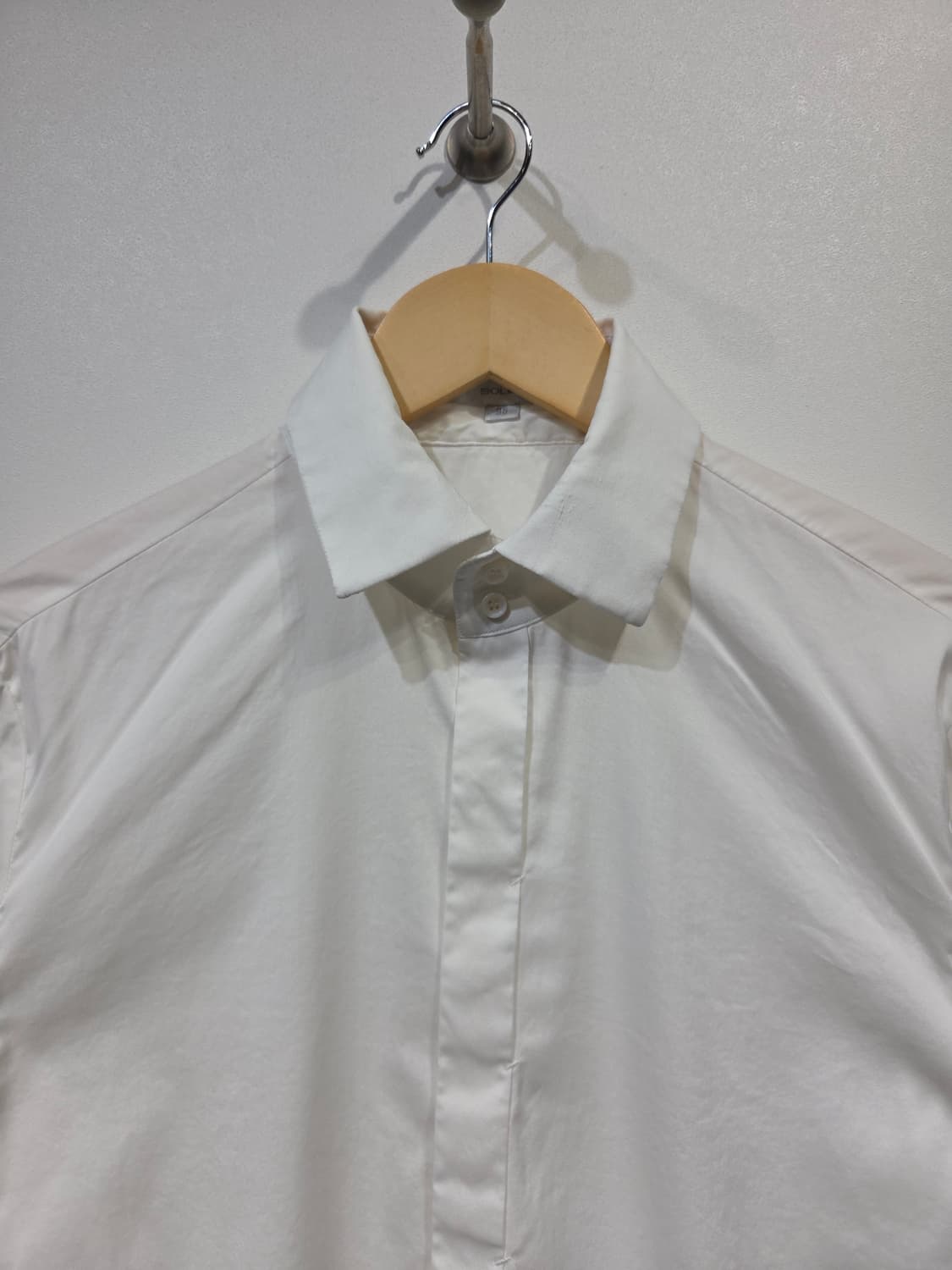 SOLID HOMME 솔리드옴므 우영미 히든버튼 화이트 셔츠 상품이미지3