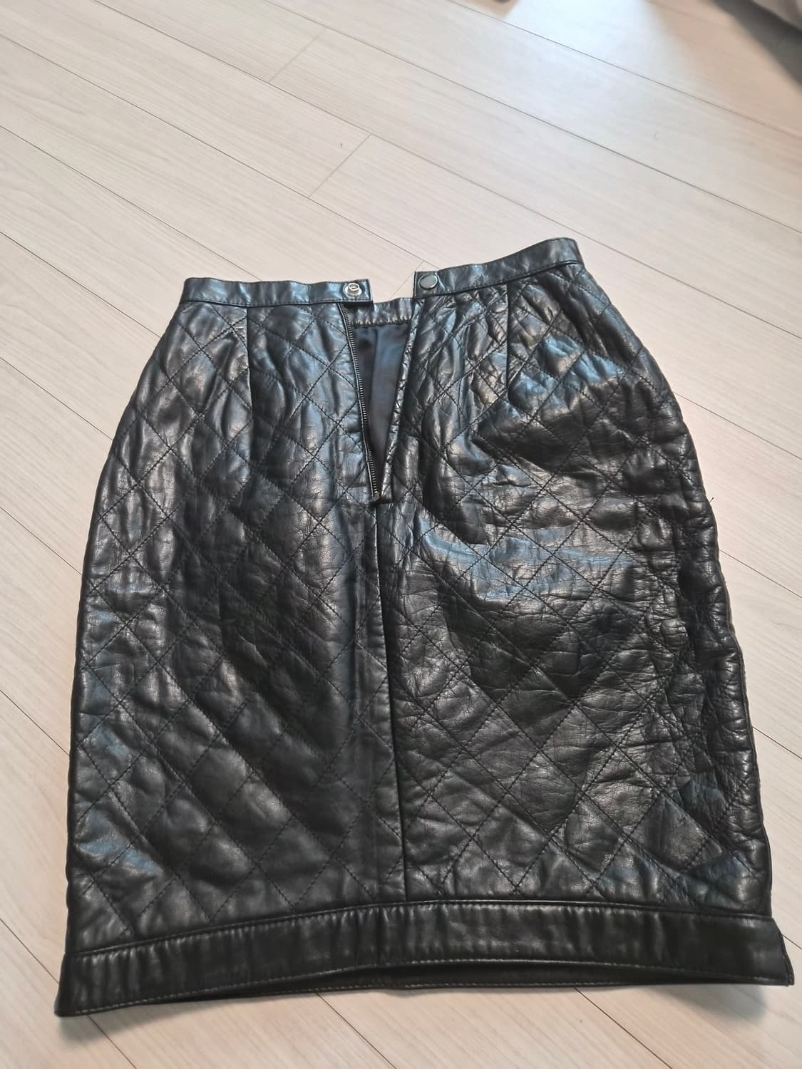 고급스러운 소가죽 퀼팅 미디 스커트 상품이미지5