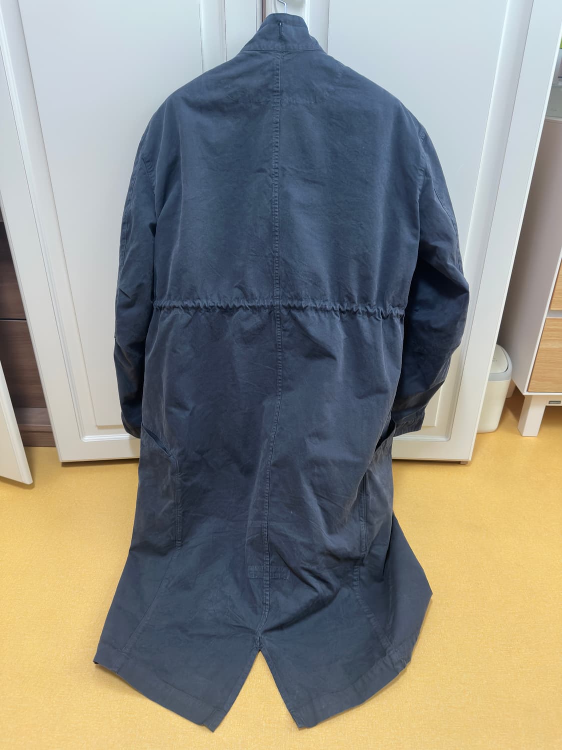 EE 가먼트다이커브피쉬테일코트 차콜 M 상품이미지2