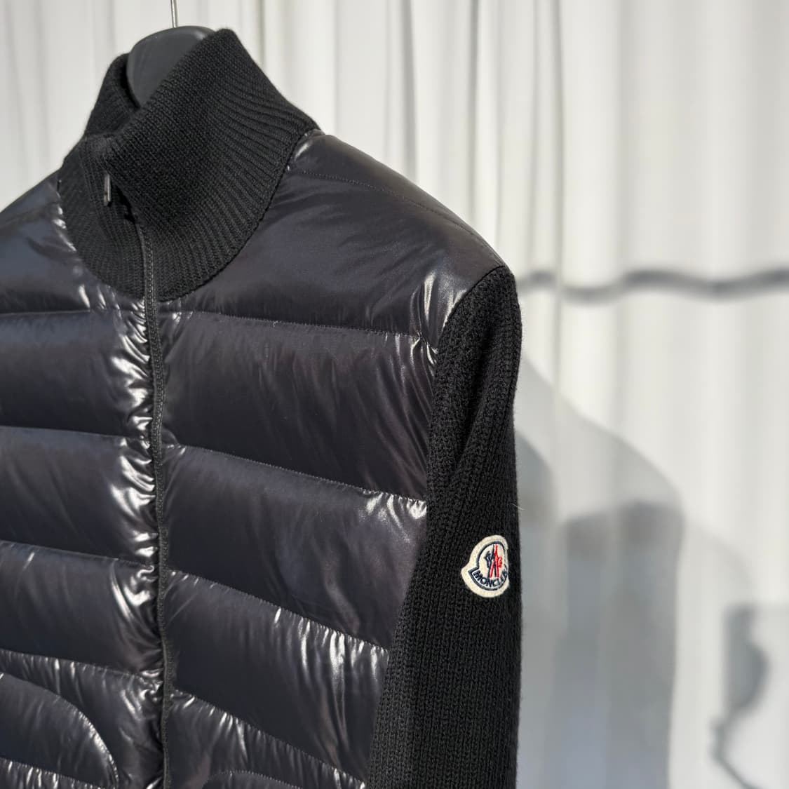 [정품] 몽클레어 삼선 유광 트리콧 와펜 니트패딩 L사이즈 상품이미지2