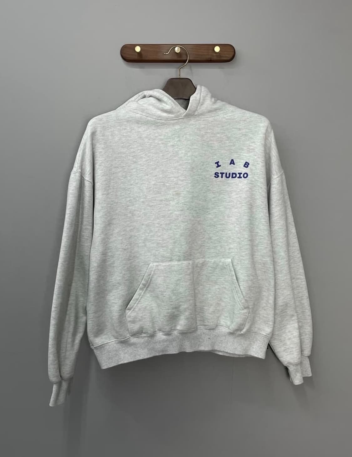 아이앱 스튜디오 후드티 화이트 그레이 상품이미지1