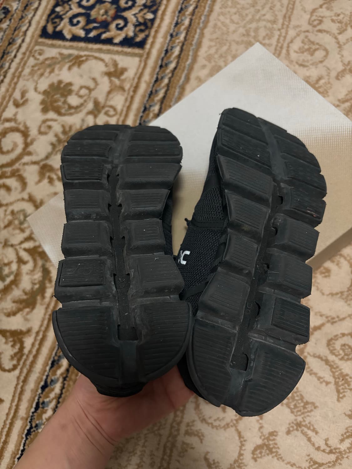 온러닝 클라우드5 올블랙 여성 운동화  상품이미지4