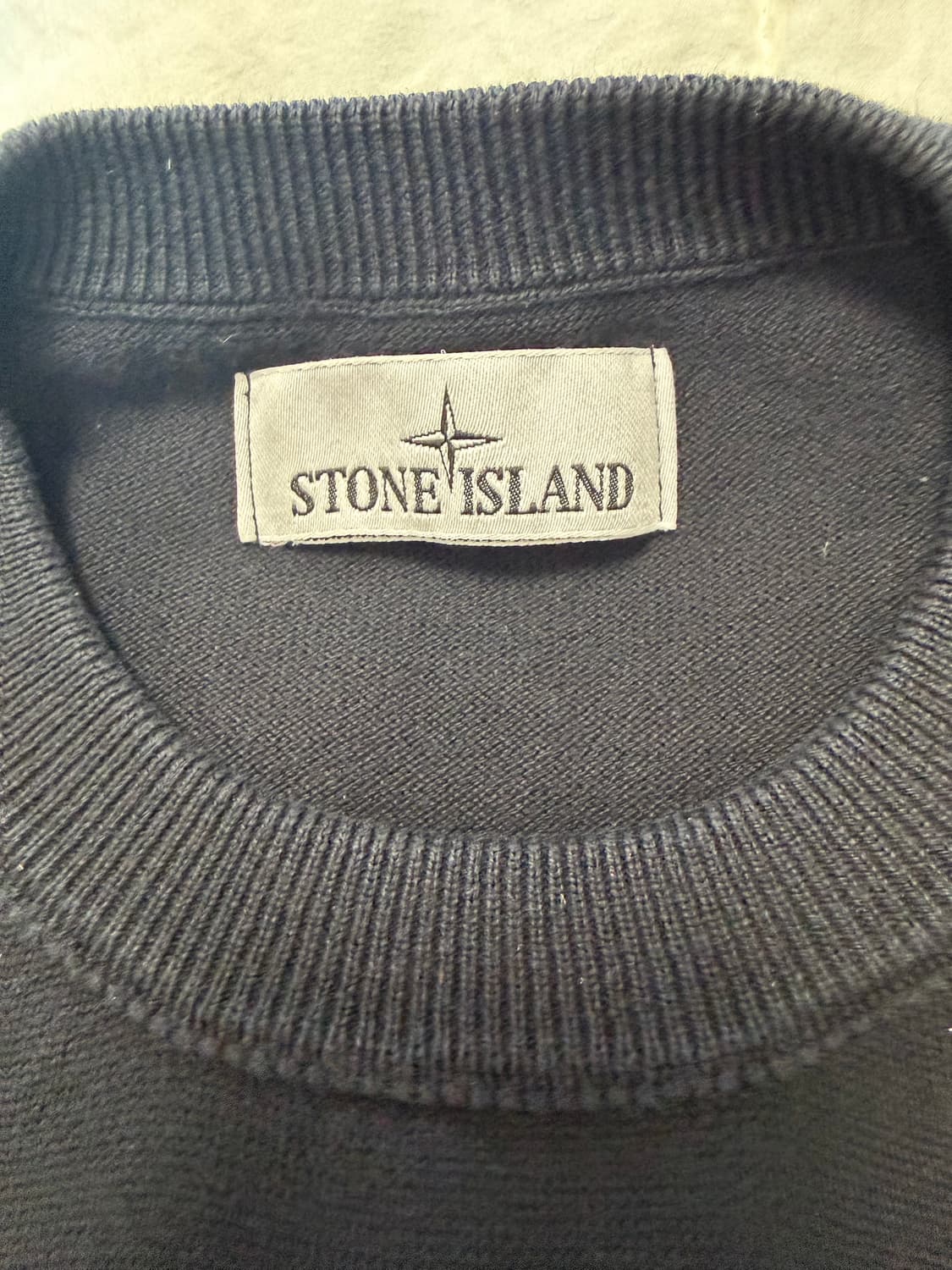 24년식 백화점판 새상품급 스톤아일랜드 울니트 블랙 M 상품이미지3