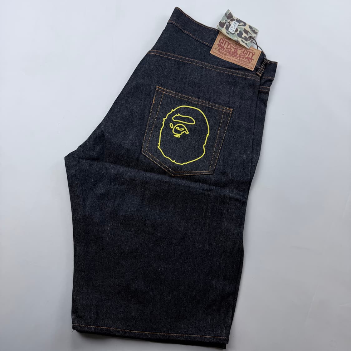 (새상품) 베이프 에이프 헤드 자수 버뮤다 데님팬츠 상품이미지10