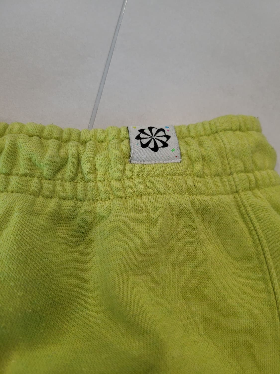 [M] 나이키 리바이벌 플리스 쇼츠 "아토믹 그린" – 감각적인 컬러와  상품이미지5