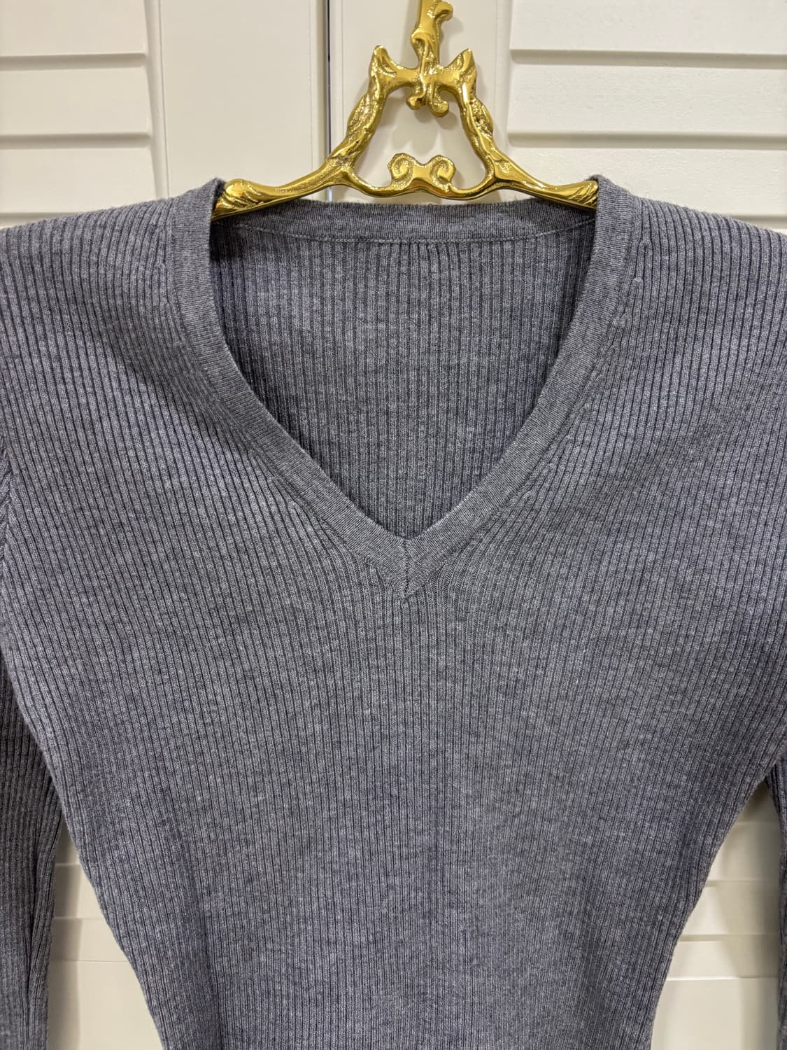 크롭 슬림 골지 브이넥 니트 그레이 니트티 상의 상품이미지2