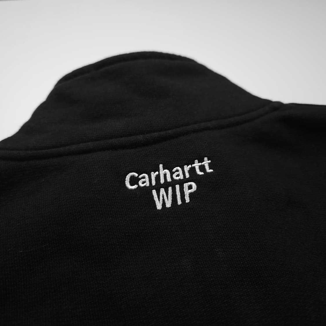 칼하트 WIP 스펠아웃 배색 반집업 맨투맨 (100) 상품이미지4