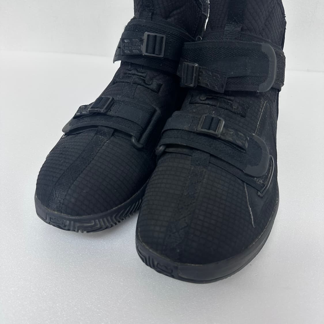 나이키 르브론 솔저 13 올블랙 스니커즈 285 상품이미지2
