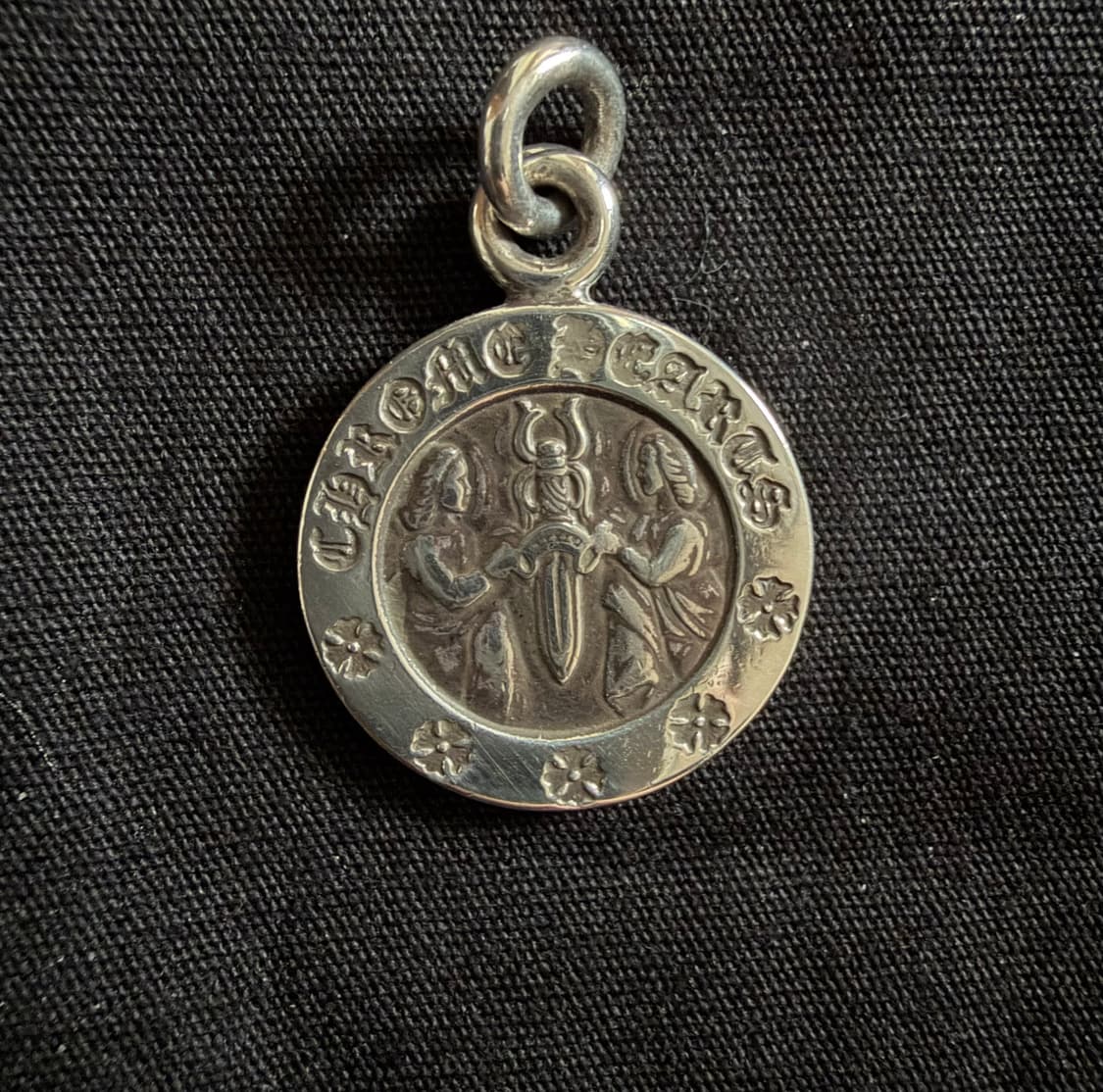 [새상품] 크롬하츠 엔젤메달 펜던트(볼체인 포함) 상품이미지1