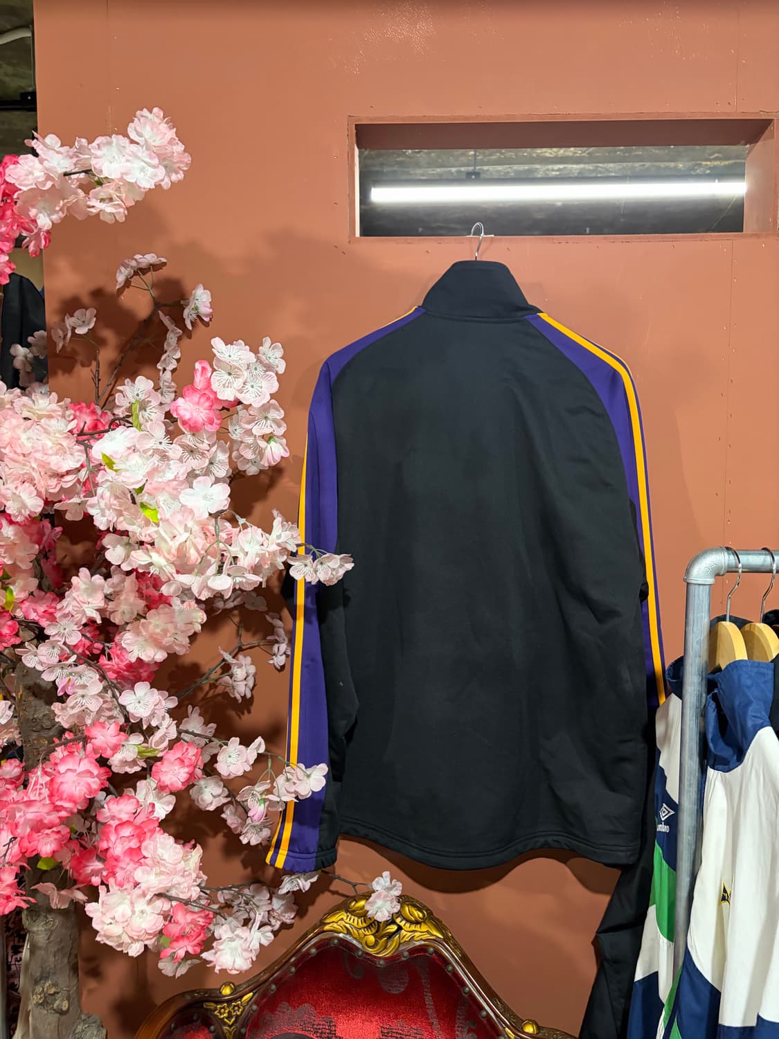 아디다스 레이커스 트랙탑 상품이미지2