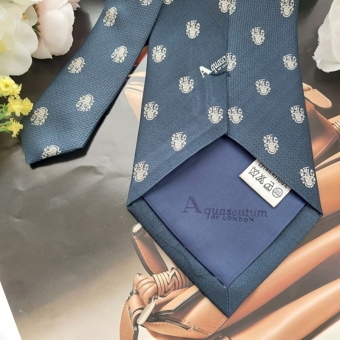 아쿠아스큐텀 실크 네이비 로고 넥타이 10.4cm A~B등급 K1247
 상품이미지7