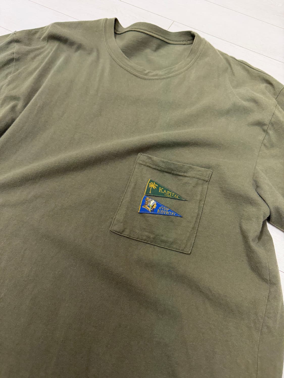 캐피탈 반팔티셔츠 XL  사이즈  상태 9.2/10  사진 찍고 절대 안 상품이미지3