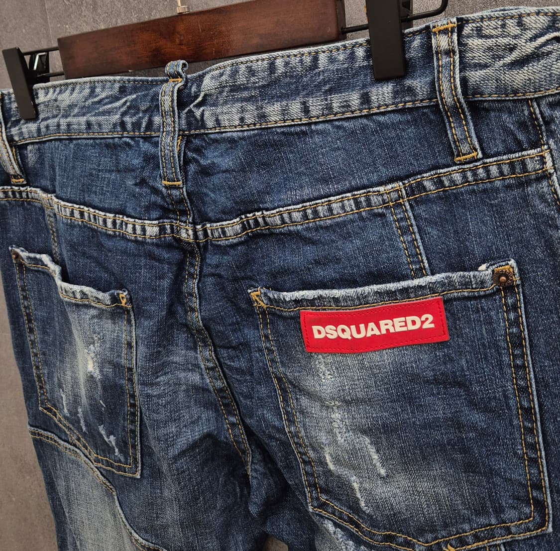 DSQUARED2 입체로고 레드 패치 스팟락싱 중청 50 상품이미지5