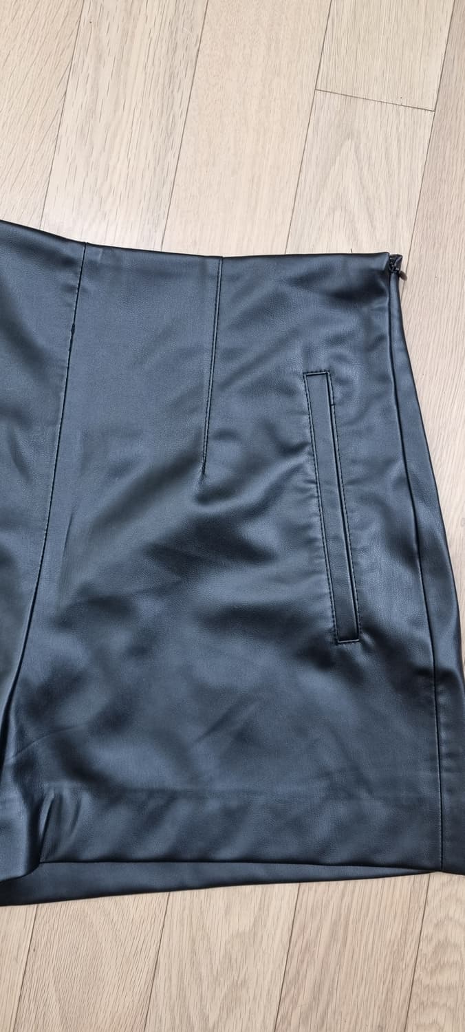 ZARA 자라 에코레더 하프 팬츠 M _ 여성 상품이미지3