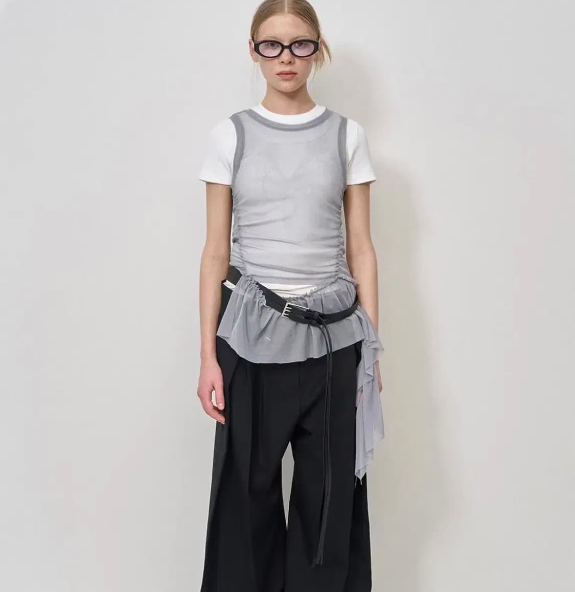 MESH FRILL SLEEVELESS TOP 상품이미지1