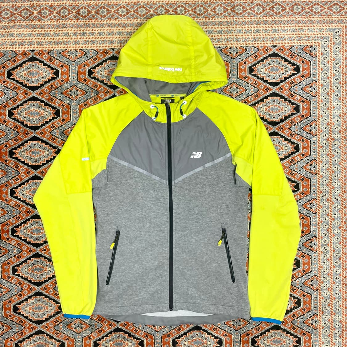 뉴발란스 러닝 그레이 형광 배색 후드집업 점퍼 여성95 상품이미지1