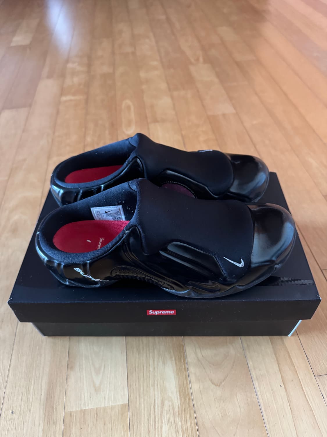 슈프림 나이키 클로그포짓 블랙 상품이미지1