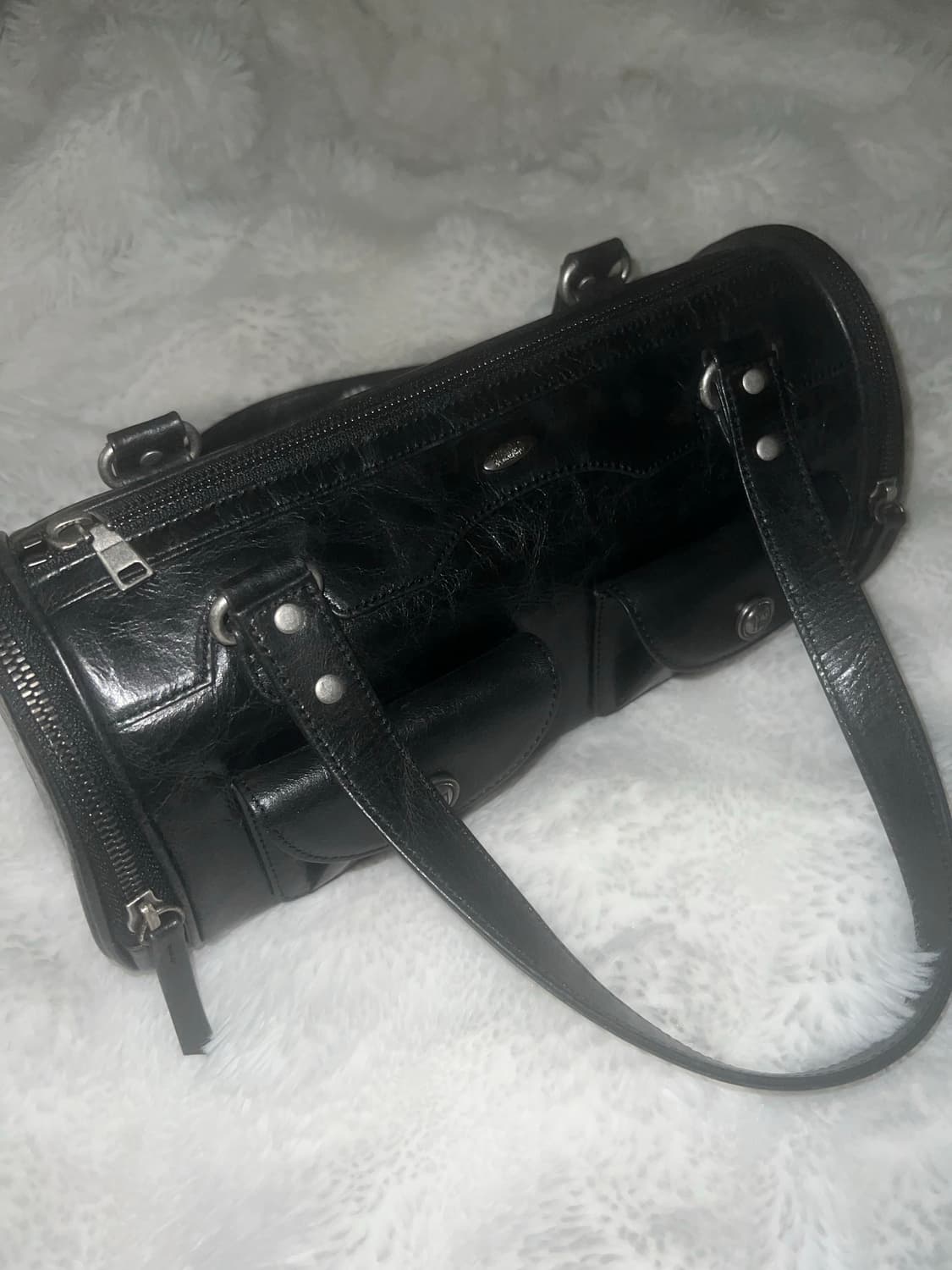 보헤미안서울 카고 미니백 글로시블랙 상품이미지2