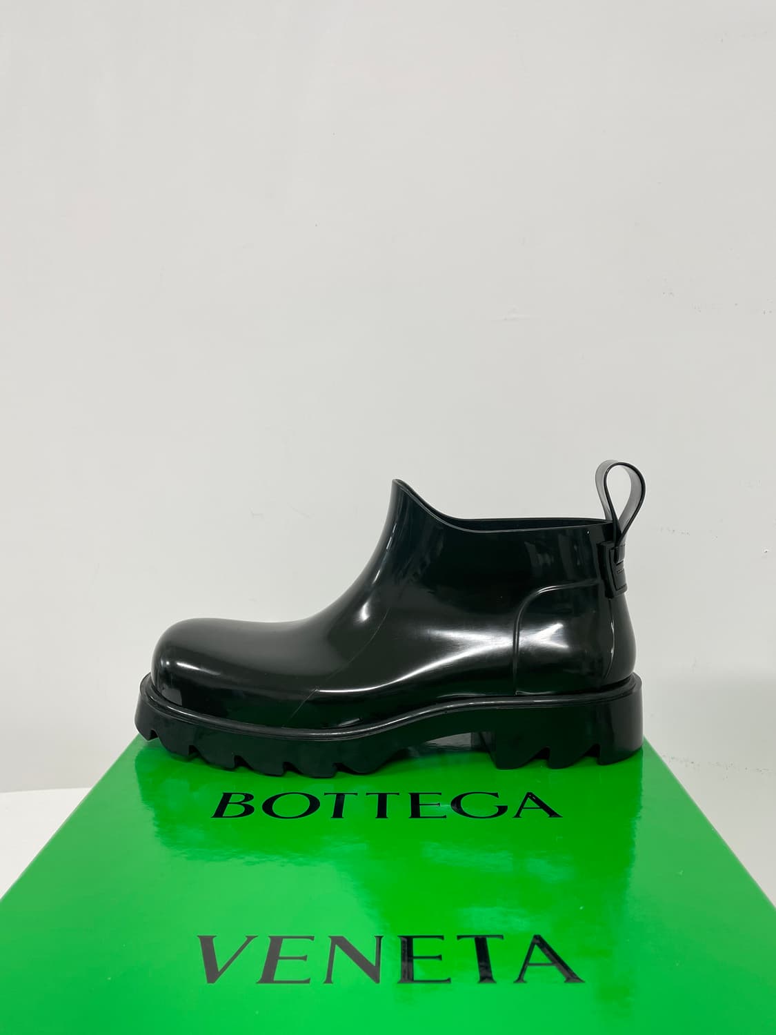 새상품 보테가 베네타 스트라이드 샤이니 러버 앵클 부츠 장화 보틀 그린 상품이미지8