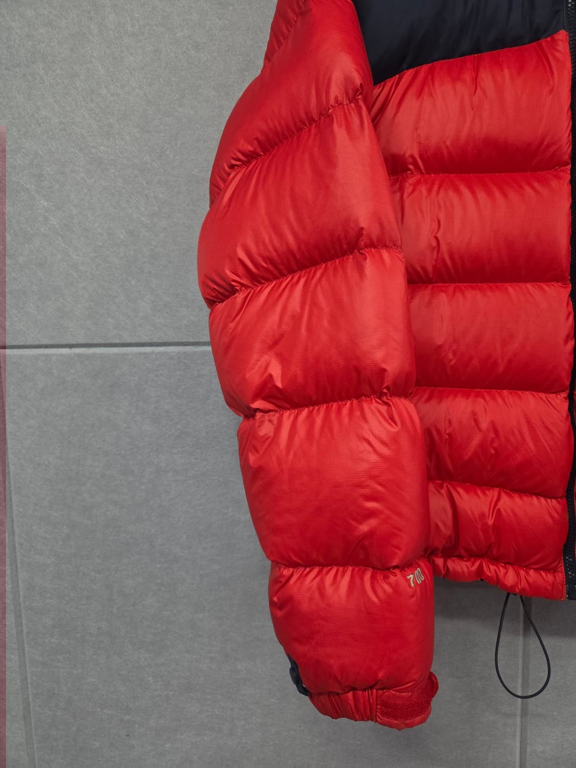 노스페이스 700 눕시 구스다운 패딩 자켓 레드/네이비 상품이미지3