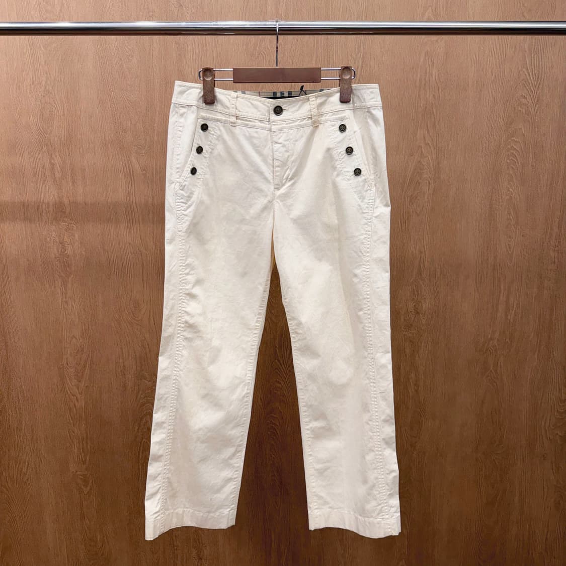 버버리 런던 팬츠 사이드 버튼 장식 포켓 디테일 스트레이트핏 아이보리 상품이미지2