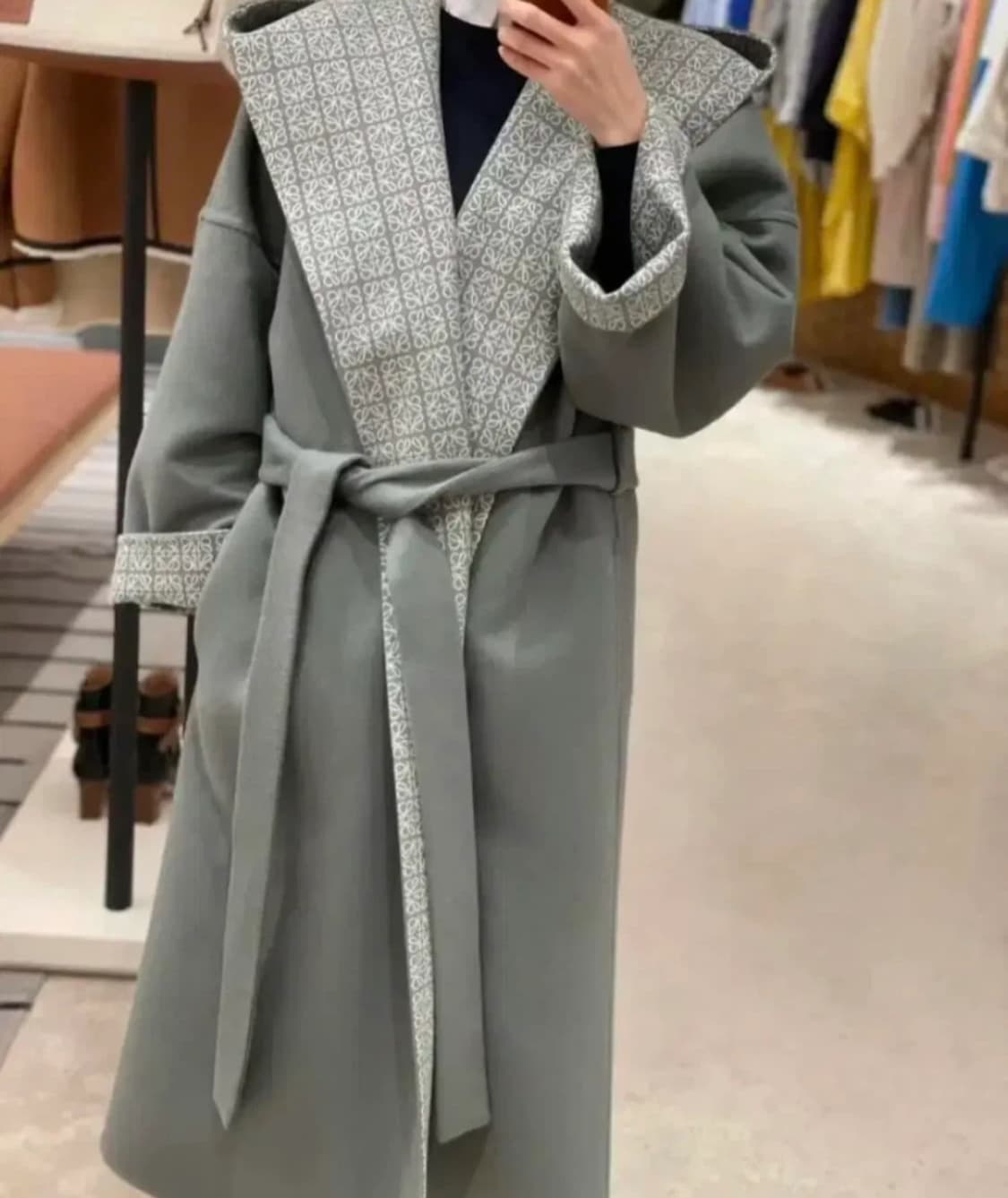 로에베 아나그램 로브 코트 상품이미지10