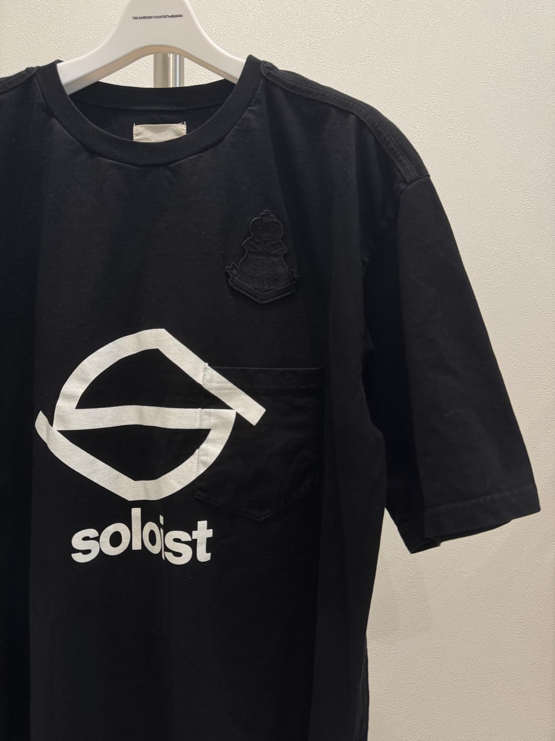 솔로이스트 24ss 오버사이즈 엠블럼 티셔츠 상품이미지3