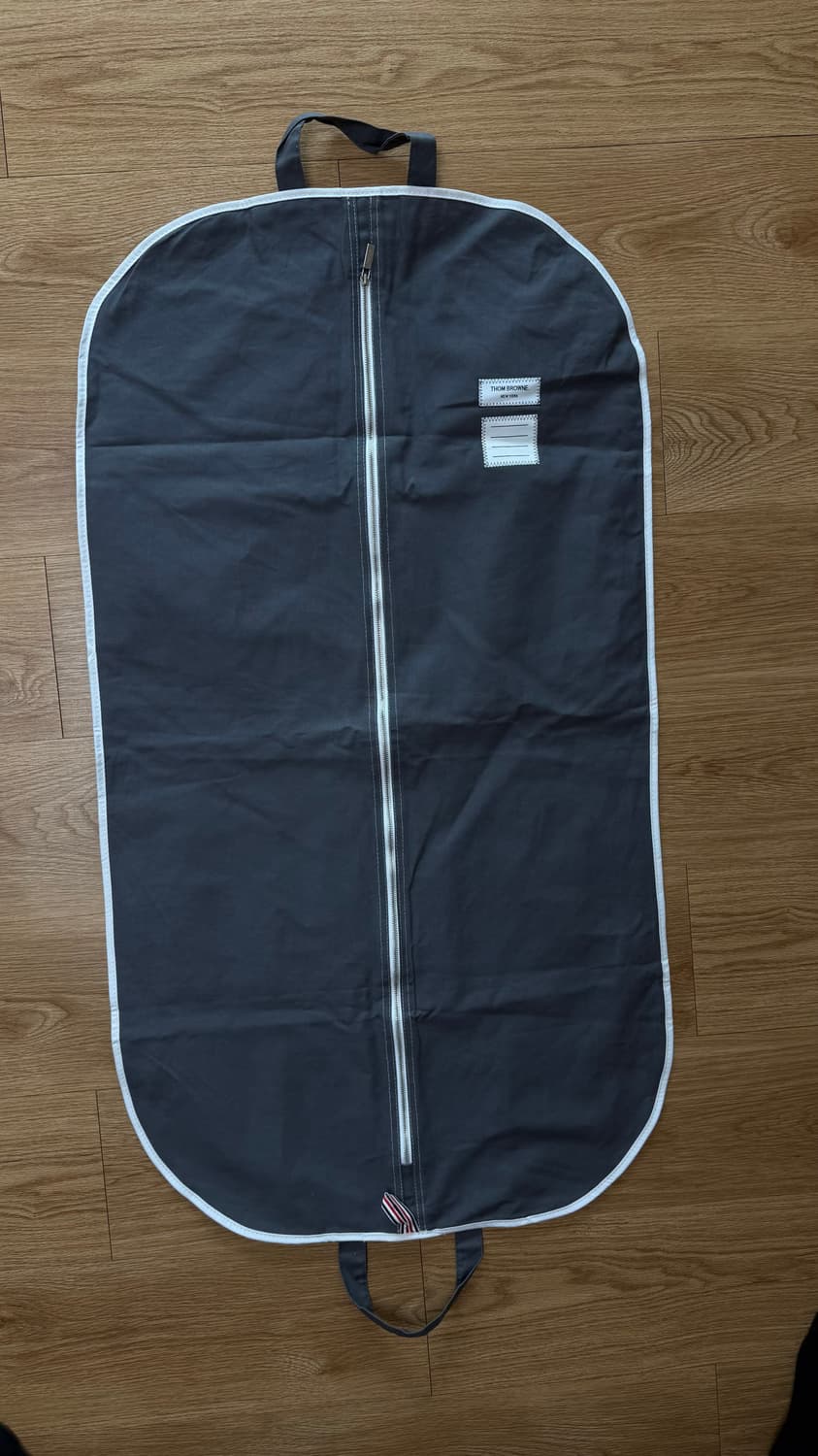 (새상품) 톰브라운 가먼트백 상품이미지1
