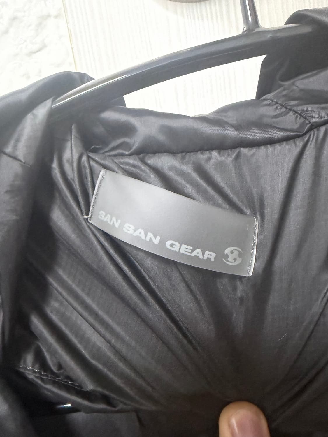 산산기어 셰이드 푸퍼 자켓 차콜 - 25FW 상품이미지2