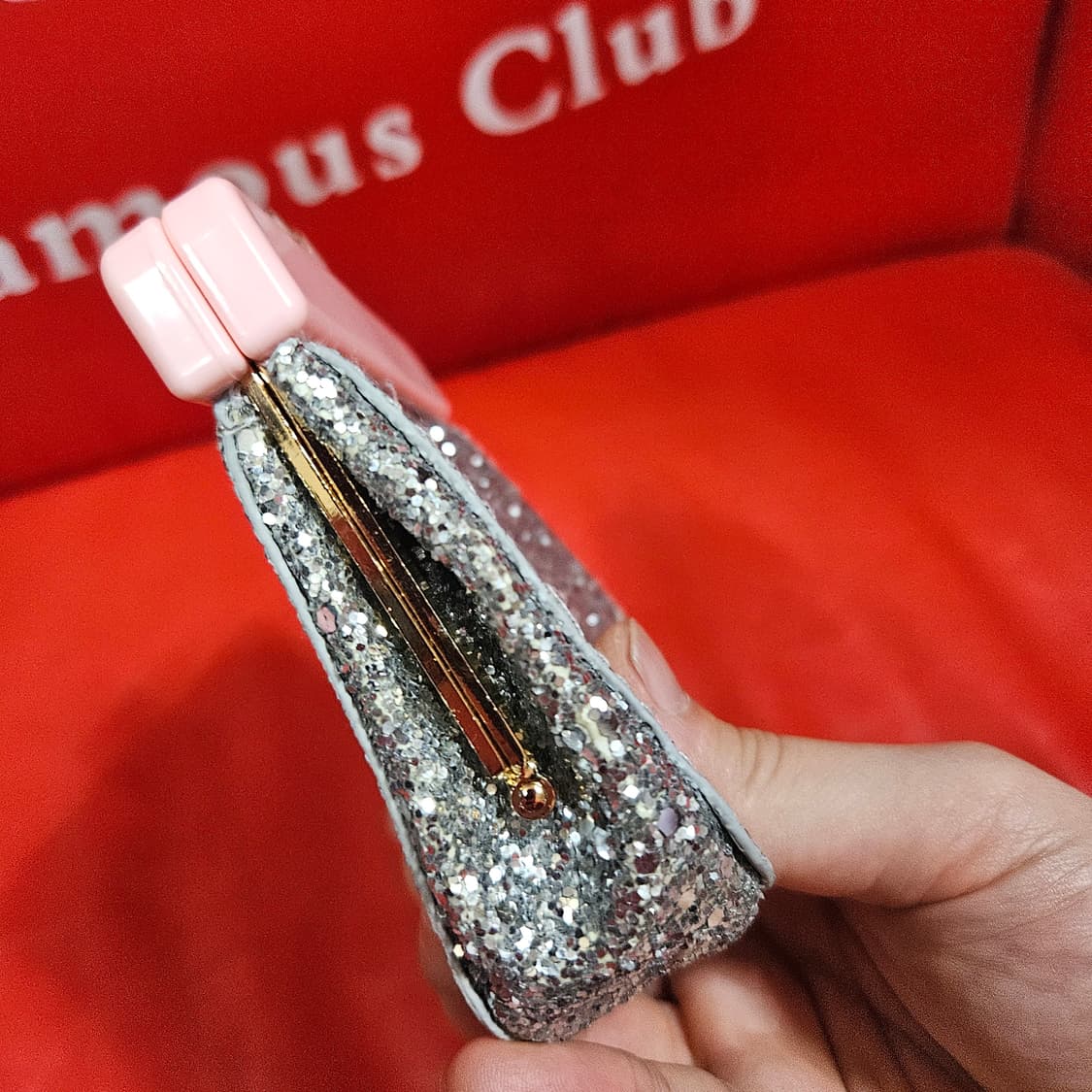 미우미우(MiuMiu) 글리터 키스락 파우치 지갑 상품이미지7