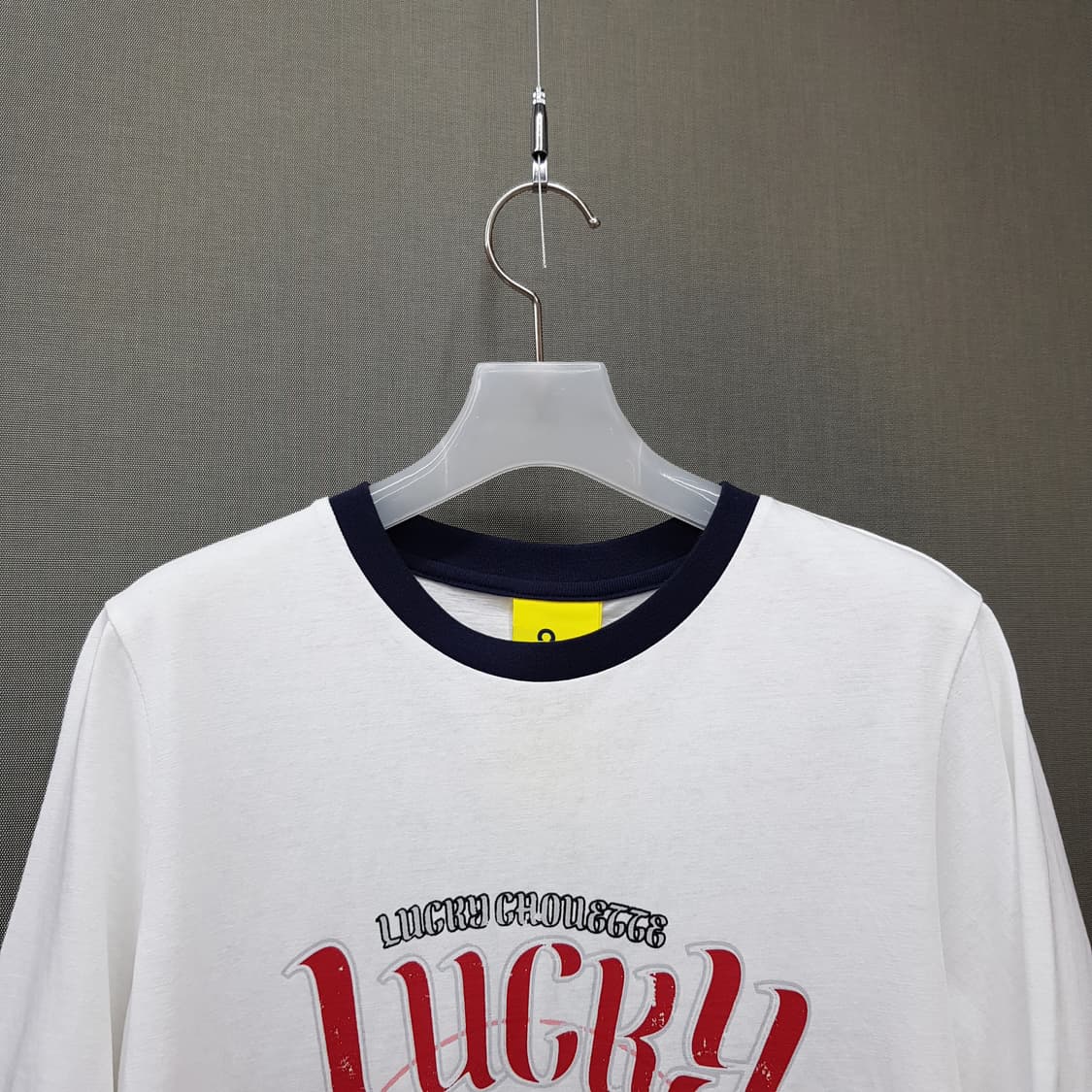 럭키슈에뜨 2025  그래픽 프린트 배색 라운드 티셔츠 36사이즈 상품이미지2