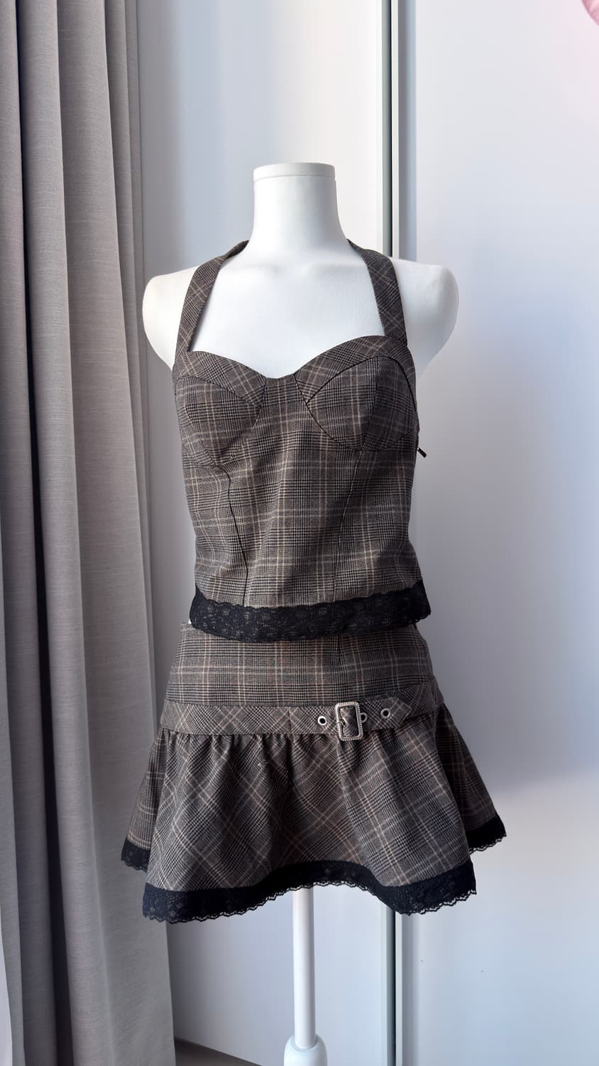 쓰리타임즈셋업 엠마홀터탑/ 스커트 m 상품이미지3