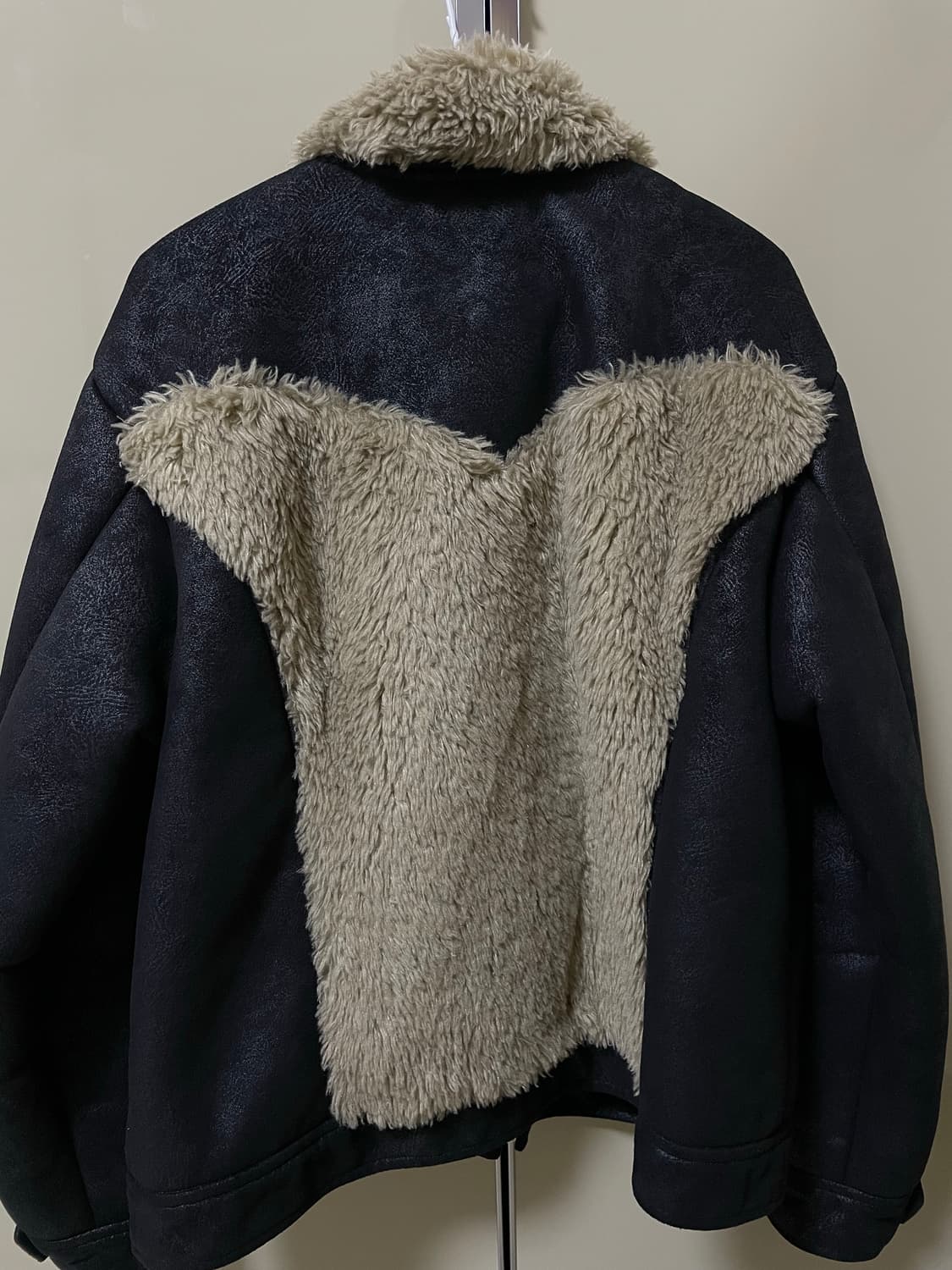 세릭 블랙 무스탕 상품이미지2