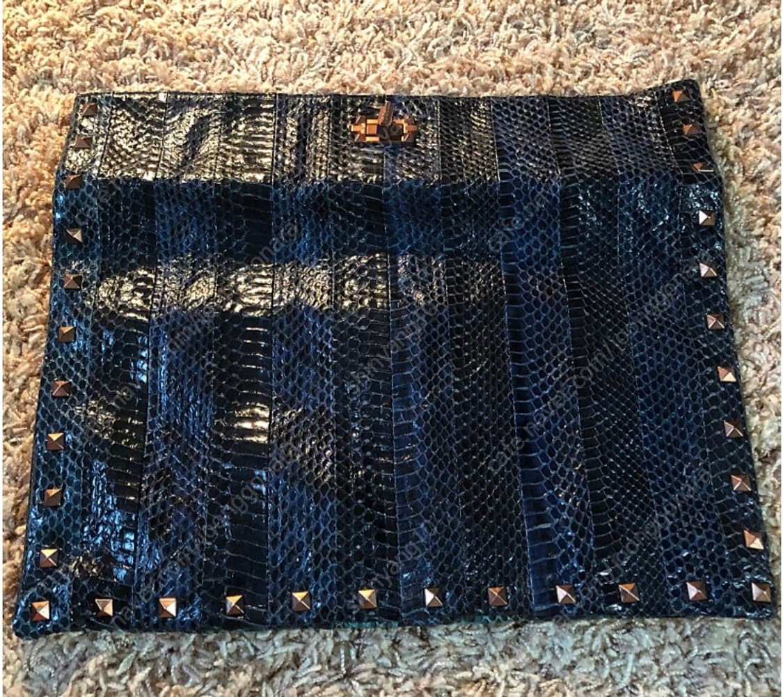 랑방컬렉션 스터드장식 뱀피무늬 클러치 상품이미지3