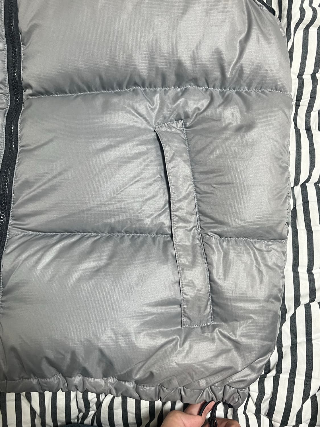 노스페이스 700 중앙로고 패딩 조끼 실버 그레이 XL 상품이미지3