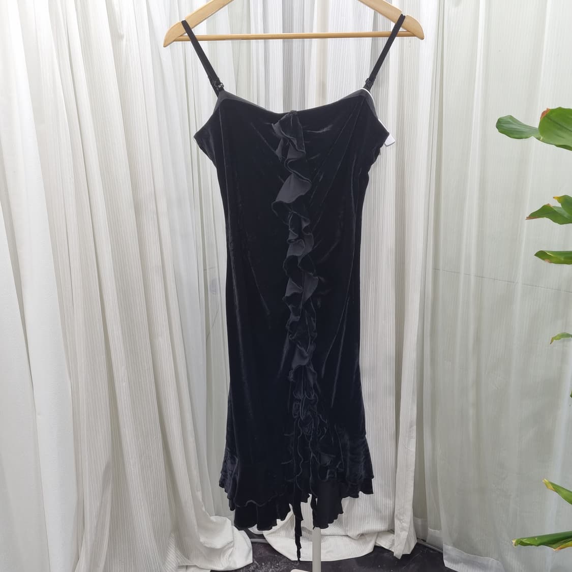 블랙 벨벳 프릴 미디 원피스 1824 상품이미지2