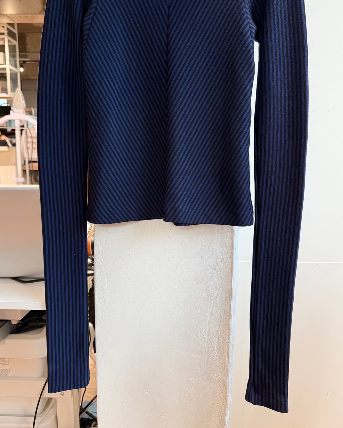 하이더 아커만 블루 스트라이프 터틀넥 롱슬리브  상품이미지6