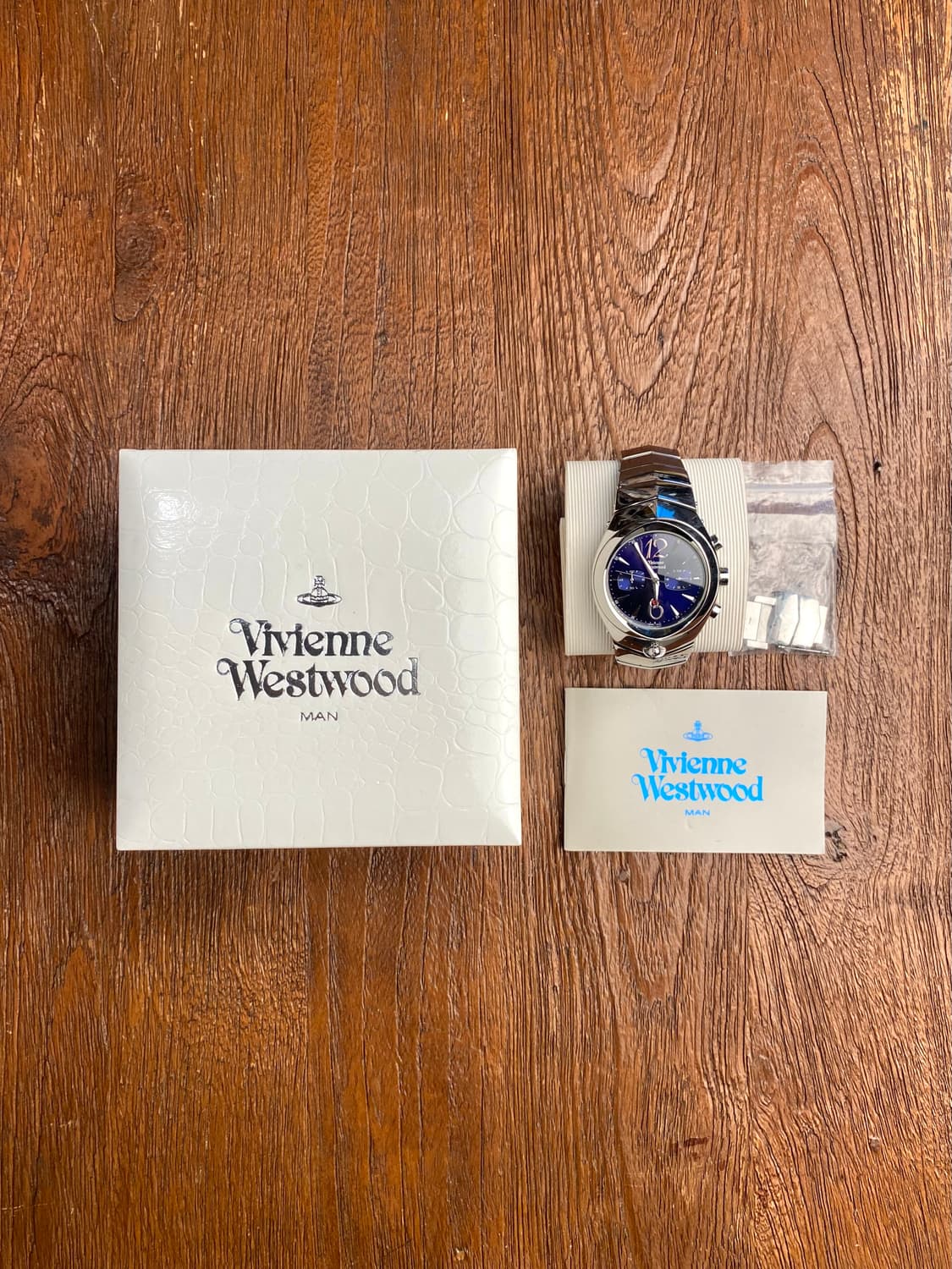 비비안 웨스트우드 아머드 손목시계 상품이미지1