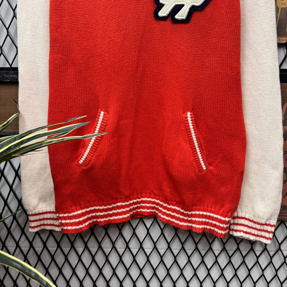 00s JPN VINTAGE 니트 전면 빅로고 포인트 레드 아이보리 상품이미지4
