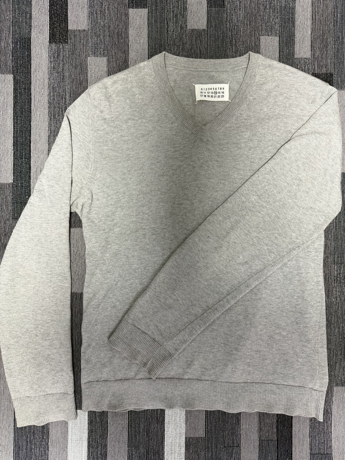 마르지엘라 브이넥 니트 상품이미지1