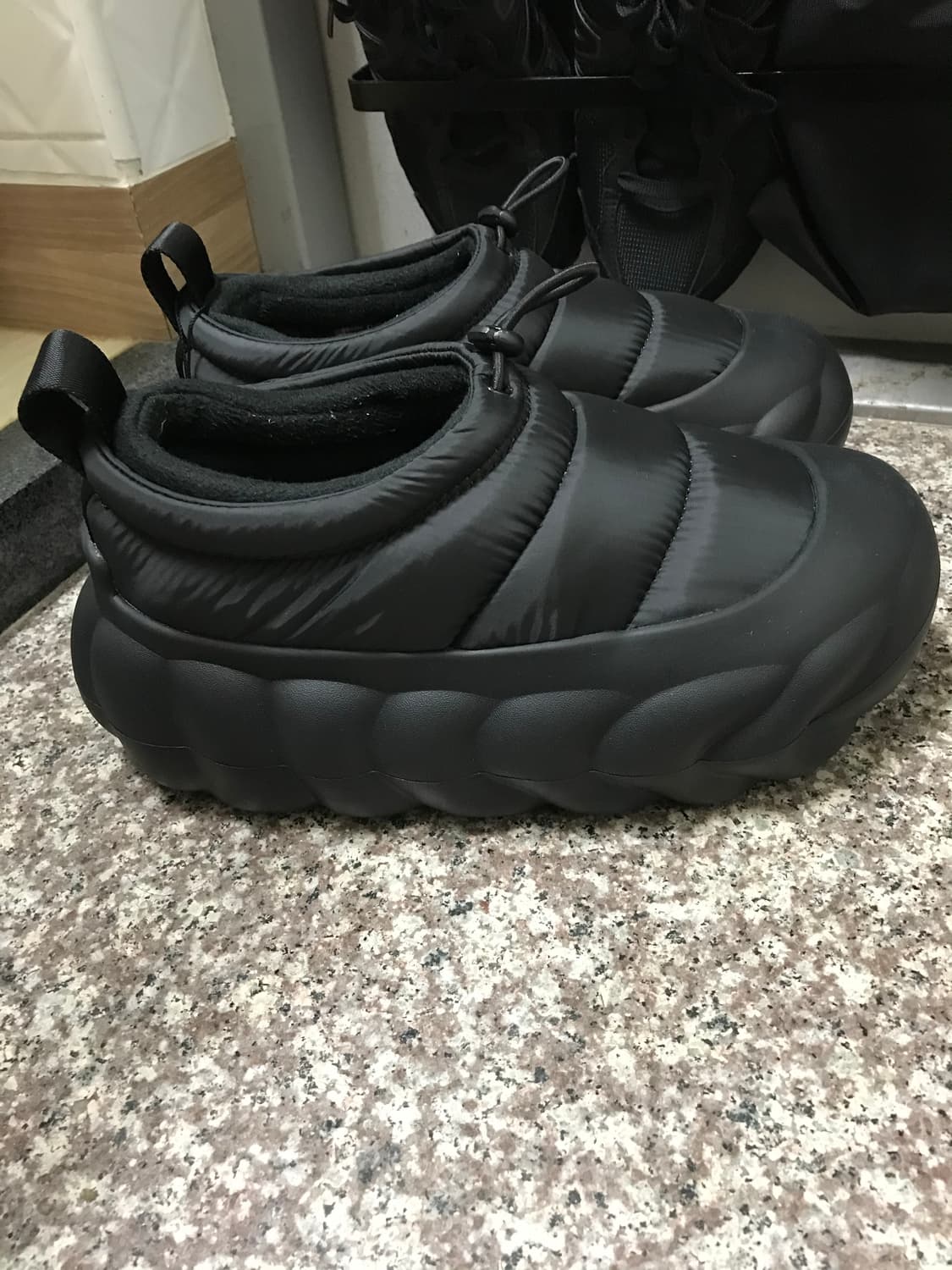 [무배] 크록스 오버퍼프 쇼티 블랙 250 상품이미지3