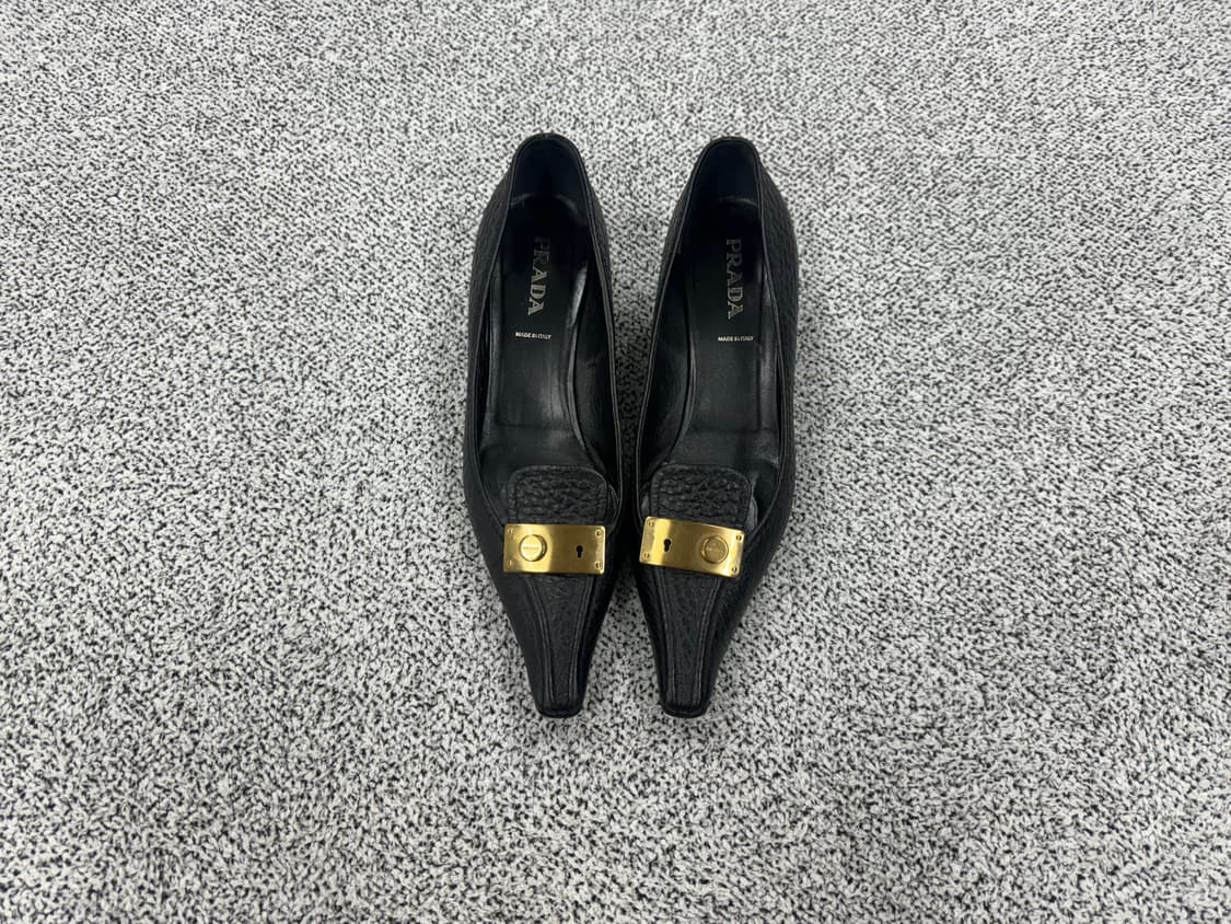 프라다 빈티지 열쇠장식 구두 상품이미지1