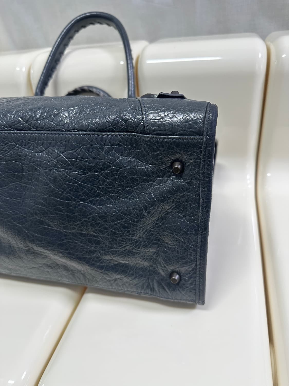 ❌거래중[A+ 정품] 발렌시아가 시티 모터백 라지 다크그레이 상품이미지7