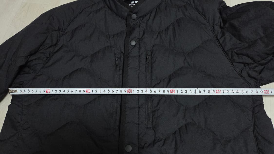 유니클로 화이트마운티니어링 경량 패딩 하이브리드 상품이미지8