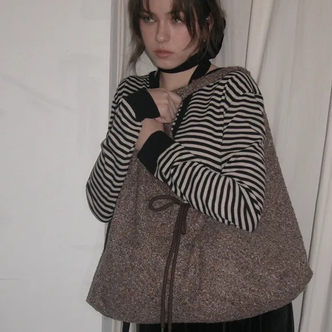 보르 니트 숄더백 브라운 상품이미지3