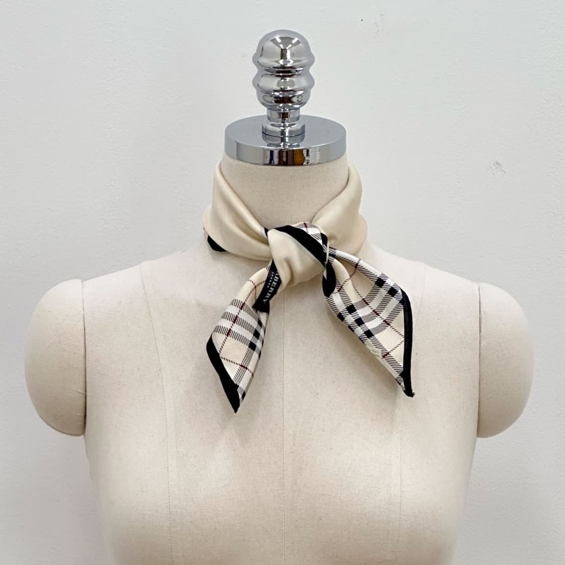 (새상품) burberry/ 버버리 쁘띠스카프 손수건 상품이미지7